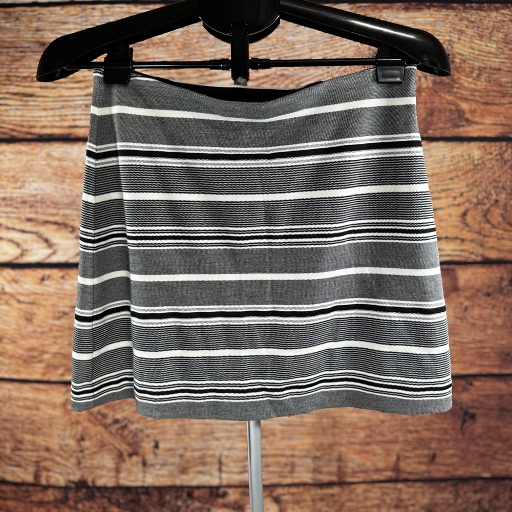 Express Women Black White Grey Stripe Lined‎ Stretch Short Skirt Size Small